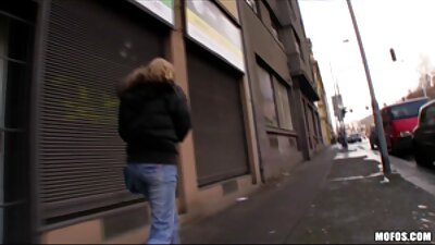 Mer mogen tik suger och leker med sina leksaker strapon sex