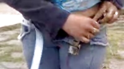 Äkta amatör hem porrfilm kåt par njuter av sex på soffan